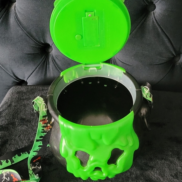 2018 Disney Parks Green Cauldron Popcorn Bucket - Picture 5 of 6